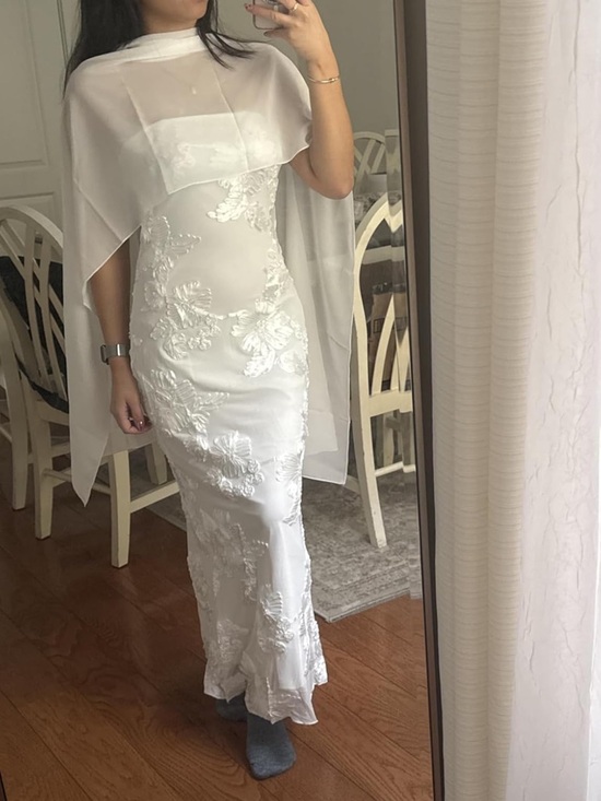 Elegant White BEACH WEDDING Dress - Picture 6 of 7